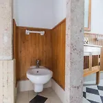 135 B - Alfama Renovated Charming Historic Flat Near Baixa Апартаменти Лісабон