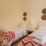 135 B - Alfama Renovated Charming Historic Flat Near Baixa Апартаменти *