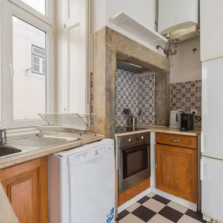 135 B - Alfama Renovated Charming Historic Flat Near Baixa Daire *