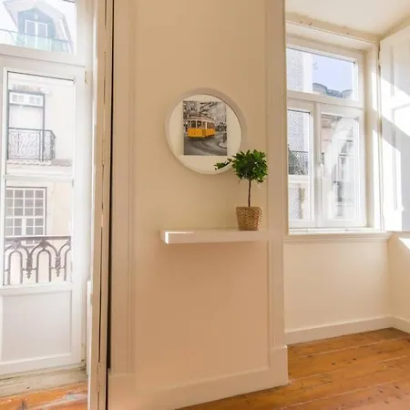 135 B - Alfama Renovated Charming Historic Flat Near Baixa *