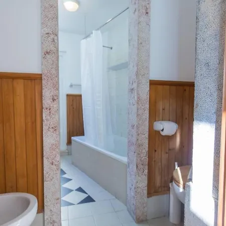 135 B - Alfama Renovated Charming Historic Flat Near Baixa * Lissabon
