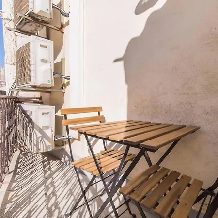135 B - Alfama Renovated Charming Historic Flat Near Baixa * Lissabon