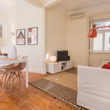 135 B - Alfama Renovated Charming Historic Flat Near Baixa Лісабон