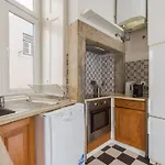 135 B - Alfama Renovated Charming Historic Flat Near Baixa Апартаменты *