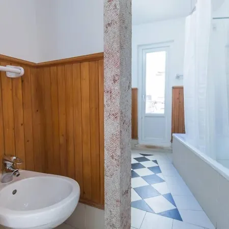 Alfama Renovated Charming Historic Flat Near Baixa Lissabon