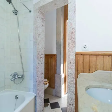 شقة 135 B - Alfama Renovated Charming Historic Flat Near Baixa