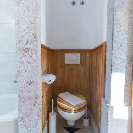 Апартаменти Alfama Renovated Charming Historic Flat Near Baixa Лісабон