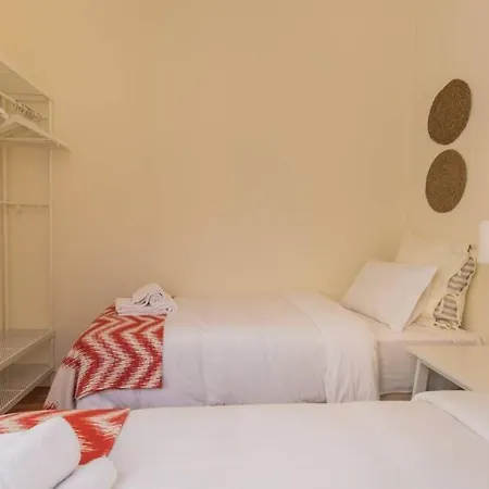 Апартаменты 135 B - Alfama Renovated Charming Historic Flat Near Baixa *