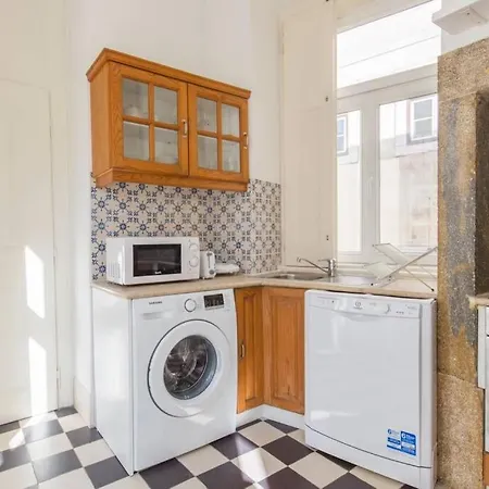 135 B - Alfama Renovated Charming Historic Flat Near Baixa *
