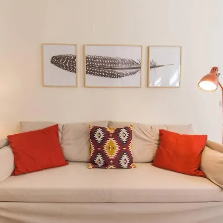 135 B - Alfama Renovated Charming Historic Flat Near Baixa *