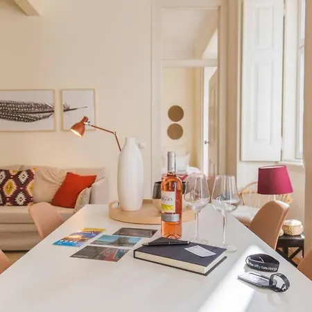 135 B - Alfama Renovated Charming Historic Flat Near Baixa * Lisboa