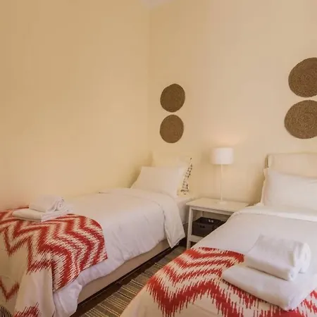 135 B - Alfama Renovated Charming Historic Flat Near Baixa Lägenhet *